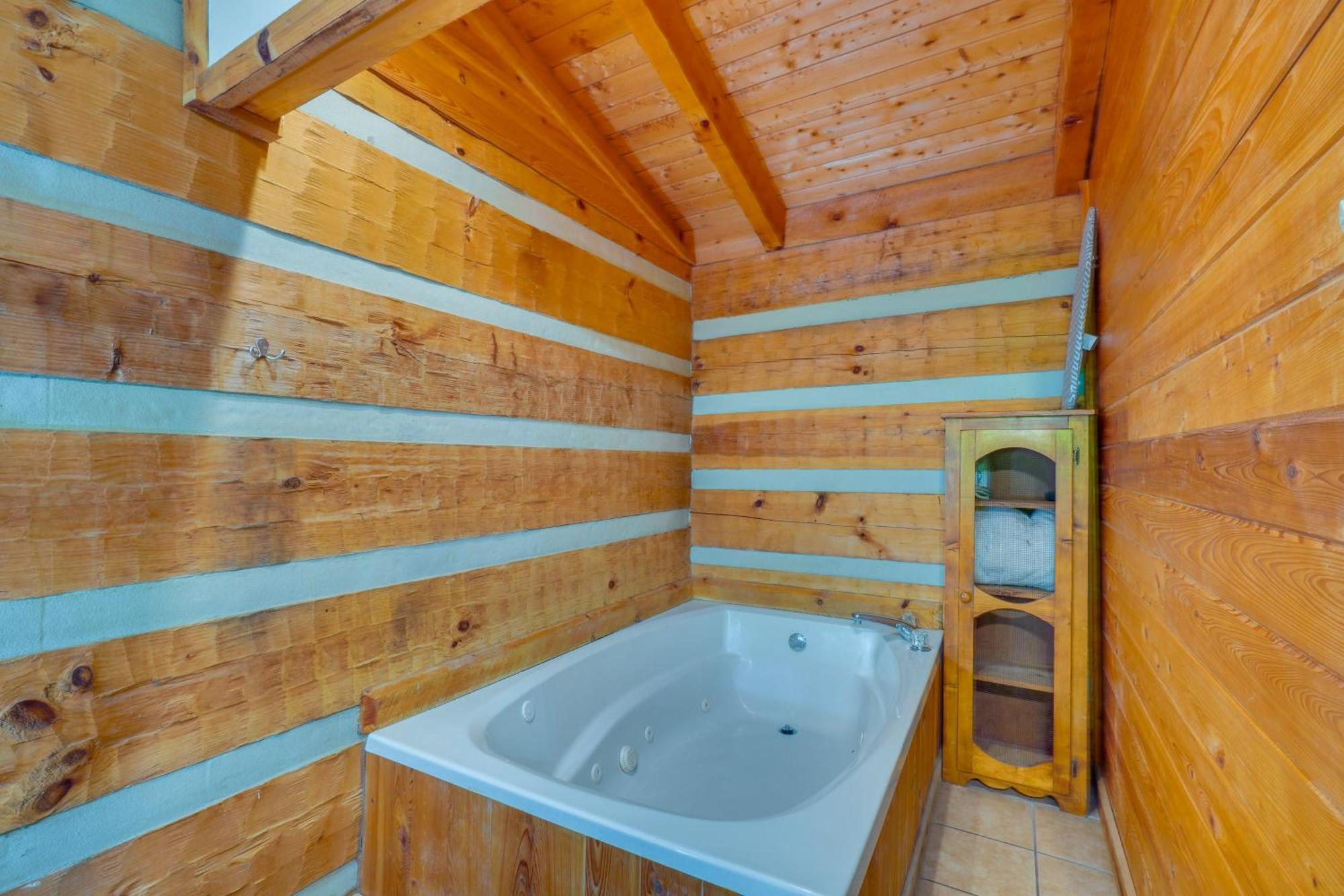 Gatlinburg Cabin With Hot Tub About 6 Mi To Downtown! Dış mekan fotoğraf